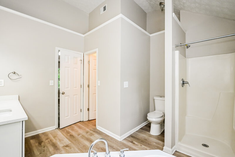 2,140/Mo, 409 Grove Park Dr Locust Grove, GA 30248 Main Bathroom View 2