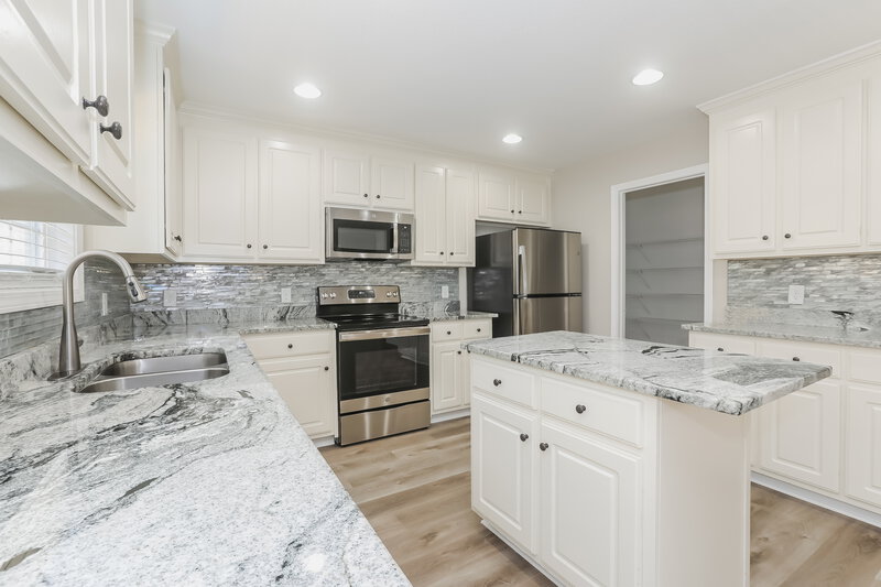 2,060/Mo, 1757 Maxey Ln Winder, GA 30680 Kitchen View