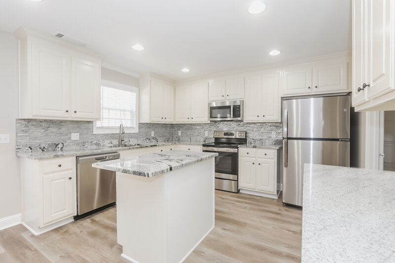 2,060/Mo, 1757 Maxey Ln Winder, GA 30680 Kitchen View 2