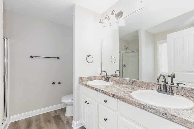 2,060/Mo, 1757 Maxey Ln Winder, GA 30680 Main Bathroom View