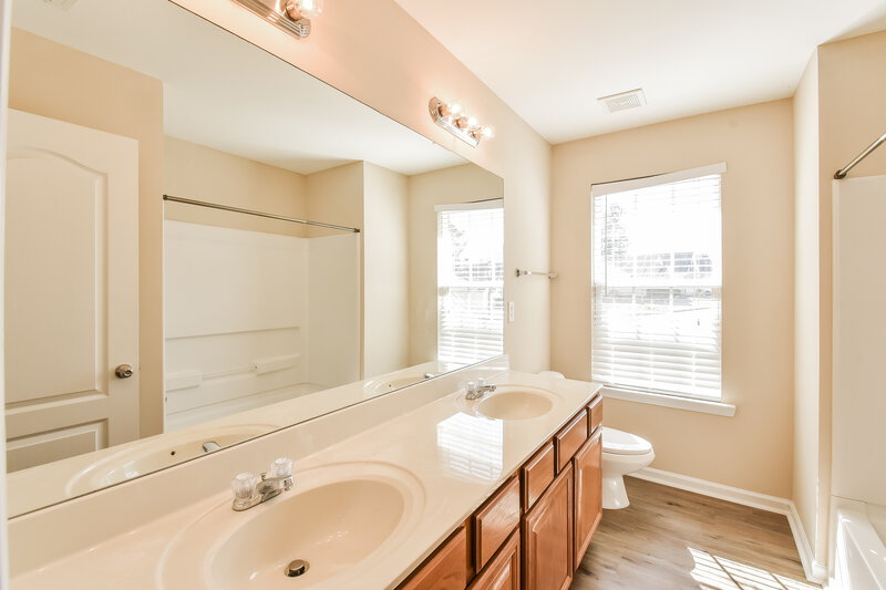 3,110/Mo, 1061 Southwood Dr Villa Rica, GA 30180 Bathroom View