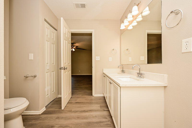 2,370/Mo, 2009 Farm Hill Ct Stockbridge, GA 30281 Main Bathroom View