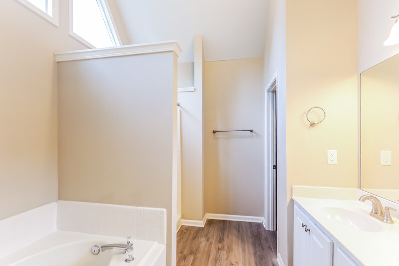 2,290/Mo, 472 Haven Ridge Dr Stockbridge, GA 30281 Main Bathroom View