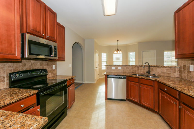 3,610/Mo, 215 Madison Grace Ave McDonough, GA 30252 Kitchen View
