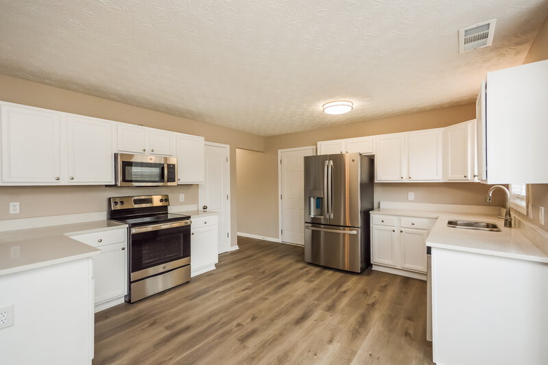 2,265/Mo, 205 Fieldstone Ln Covington, GA 30016 Kitchen View 2