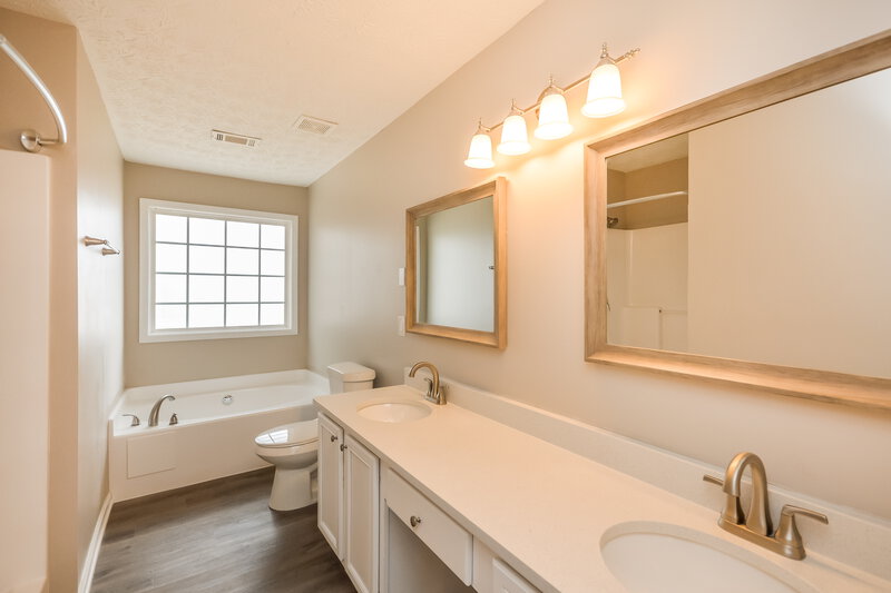 2,265/Mo, 205 Fieldstone Ln Covington, GA 30016 Main Bathroom View