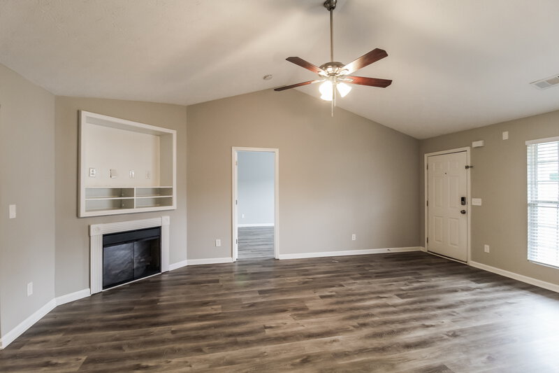 1,805/Mo, 1408 Deer Creek Ct Monroe, GA 30655 Living Room View