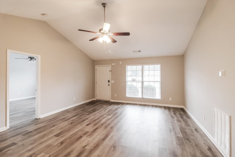1,805/Mo, 1408 Deer Creek Ct Monroe, GA 30655 Living Room View 3