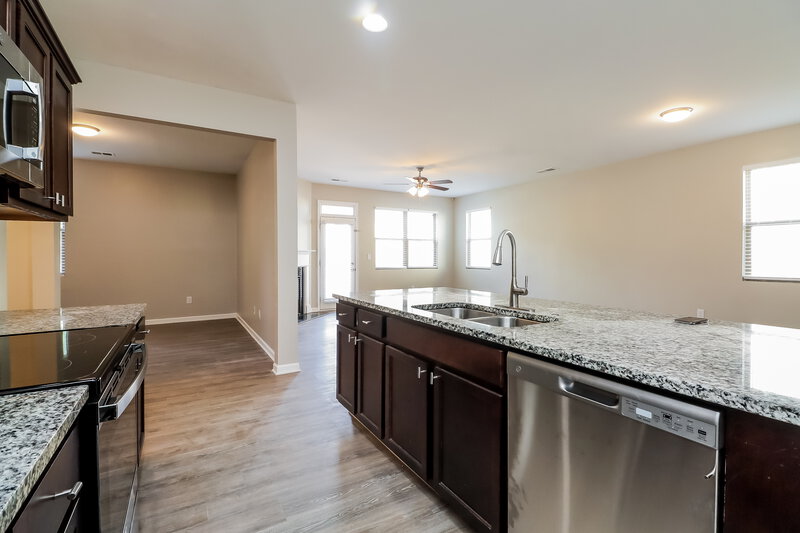 2,015/Mo, 1079 Lear Dr Locust Grove, GA 30248 Kitchen View 2