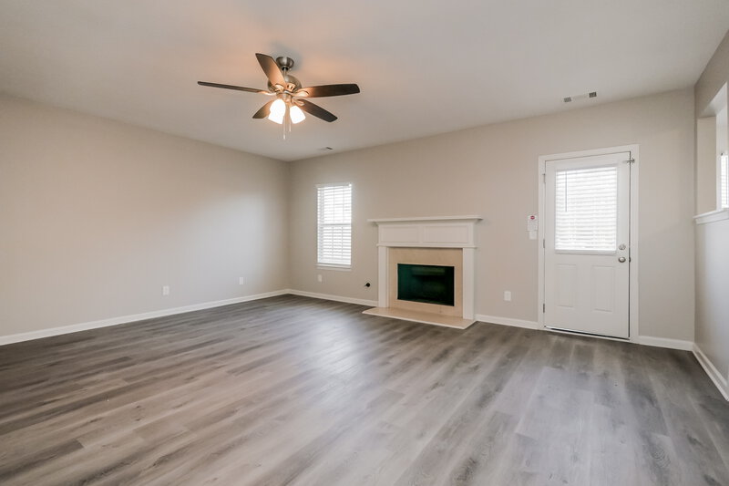 2,435/Mo, 898 Tara Bnd Hampton, GA 30228 Living Room View