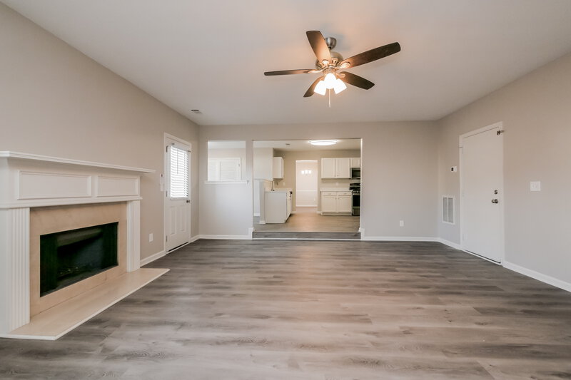 2,435/Mo, 898 Tara Bnd Hampton, GA 30228 Living Room View 2