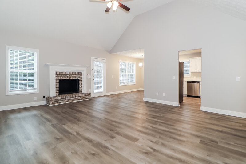 2,045/Mo, 100 Buena Vista St Winder, GA 30680 Living Room View 3