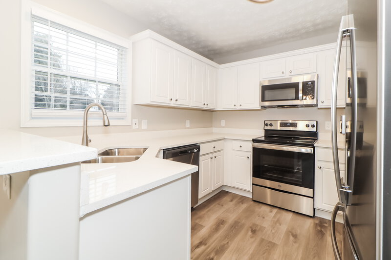 2,045/Mo, 100 Buena Vista St Winder, GA 30680 Kitchen View