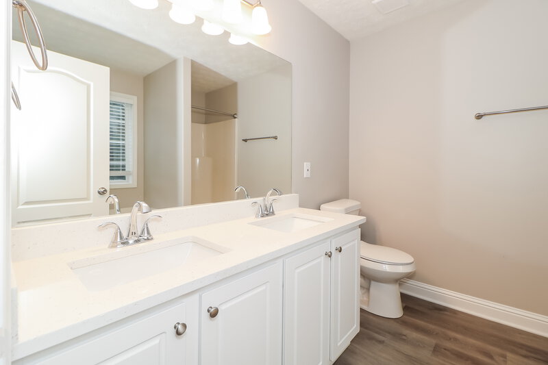 2,045/Mo, 100 Buena Vista St Winder, GA 30680 Main Bathroom View