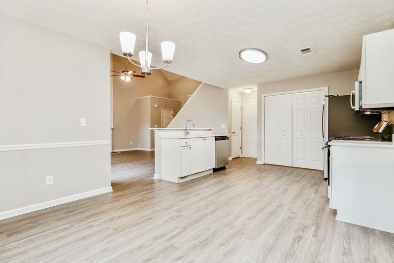 2,850/Mo, 2285 Wingfoot Pl Decatur, GA 30035 Living Room View 3