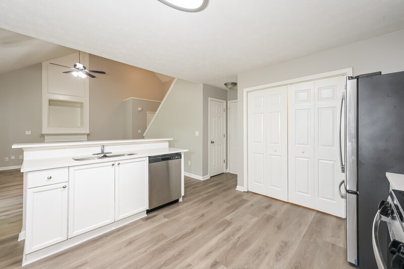 2,070/Mo, 2285 Wingfoot Pl Decatur, GA 30035 Kitchen View 2