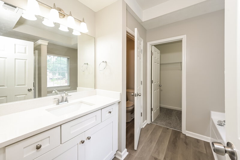 2,070/Mo, 2285 Wingfoot Pl Decatur, GA 30035 Main Bathroom View