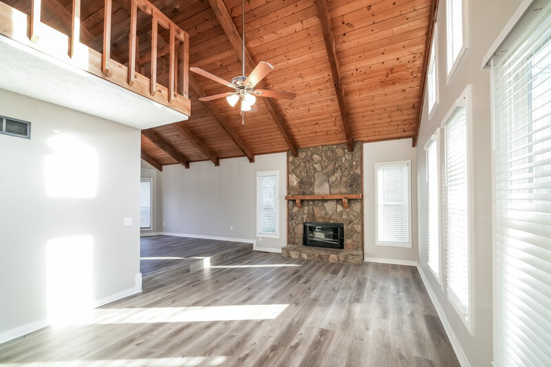 2,425/Mo, 751 Alison Jane Ct NE Kennesaw, GA 30144 Living Room View