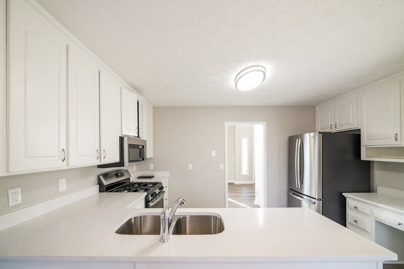 2,425/Mo, 751 Alison Jane Ct NE Kennesaw, GA 30144 Kitchen View