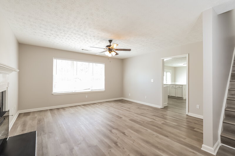 1,940/Mo, 958 Sugar Landing Cir Sugar Hill, GA 30518 Living Room View 2