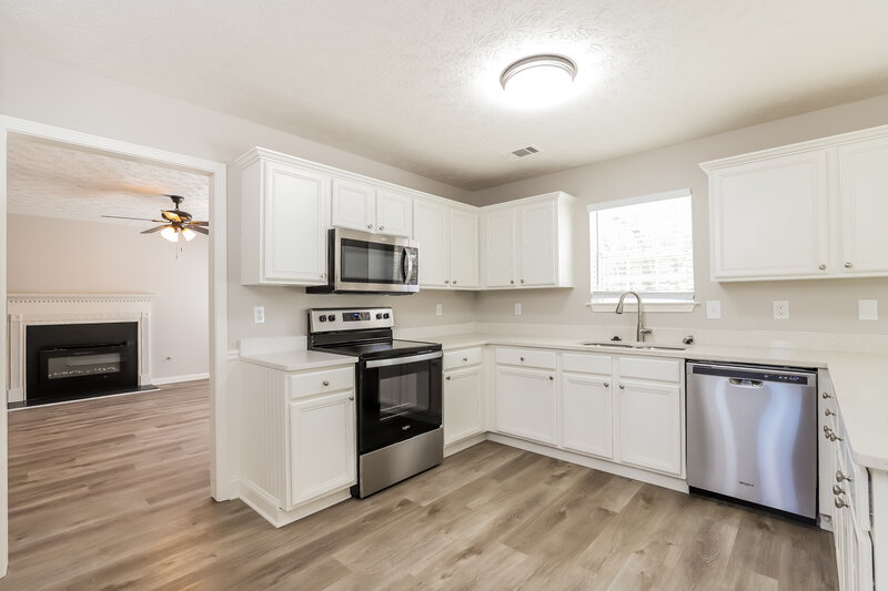 1,940/Mo, 958 Sugar Landing Cir Sugar Hill, GA 30518 Kitchen View