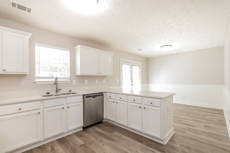 1,940/Mo, 958 Sugar Landing Cir Sugar Hill, GA 30518 Kitchen View 2