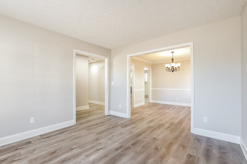 1,940/Mo, 958 Sugar Landing Cir Sugar Hill, GA 30518 Family Room View 2