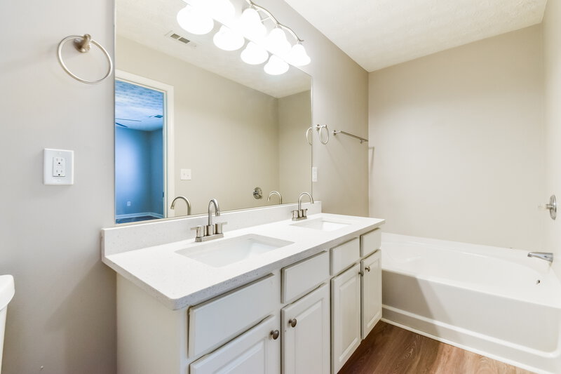 1,800/Mo, 1563 River Main Ct Lawrenceville, GA 30046 Main Bathroom View
