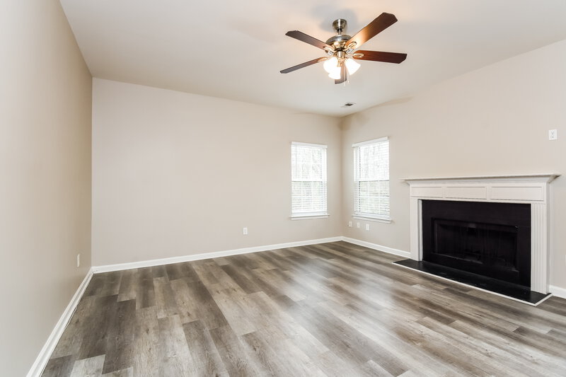 2,805/Mo, 4213 Kenwood Trl Atlanta, GA 30349 Living Room View