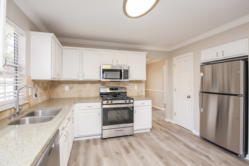 3,500/Mo, 625 Ruxbury Ct Suwanee, GA 30024 Kitchen View