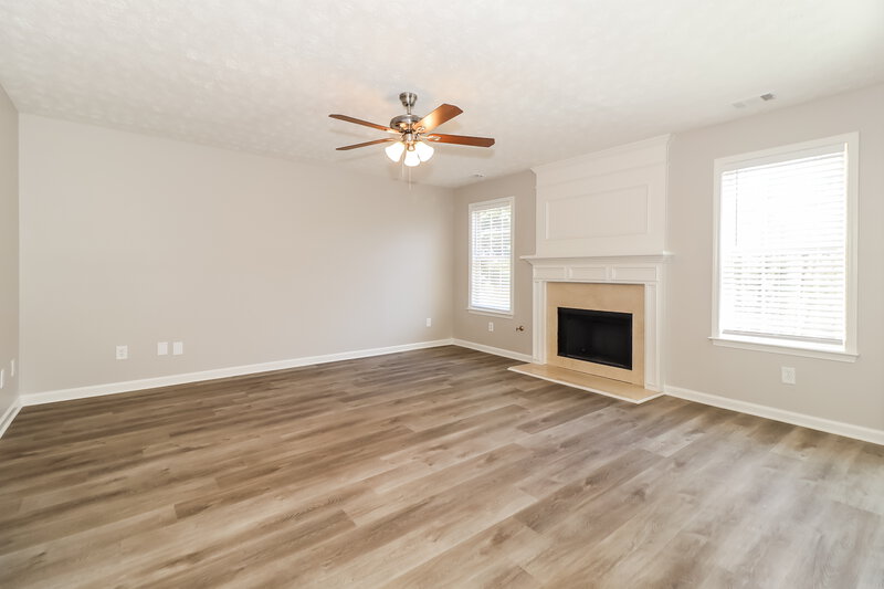 2,765/Mo, 640 Manor Glen Dr Suwanee, GA 30024 Living Room View 2