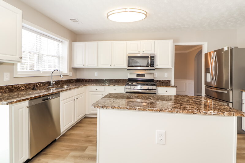 2,765/Mo, 640 Manor Glen Dr Suwanee, GA 30024 Kitchen View 2