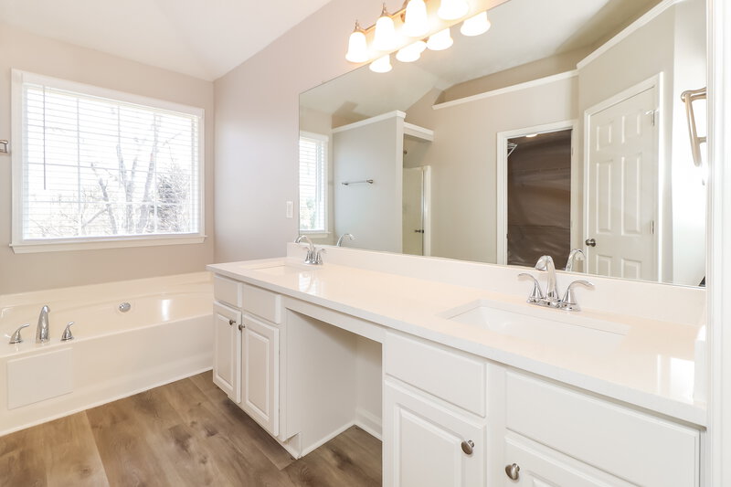 2,765/Mo, 640 Manor Glen Dr Suwanee, GA 30024 Main Bathroom View