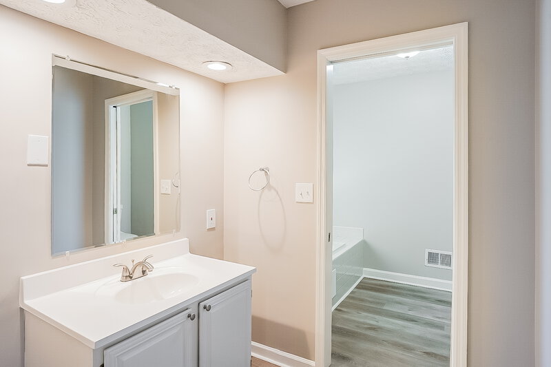 2,455/Mo, 301 Sandhurst Way SW Marietta, GA 30060 Main Bathroom View