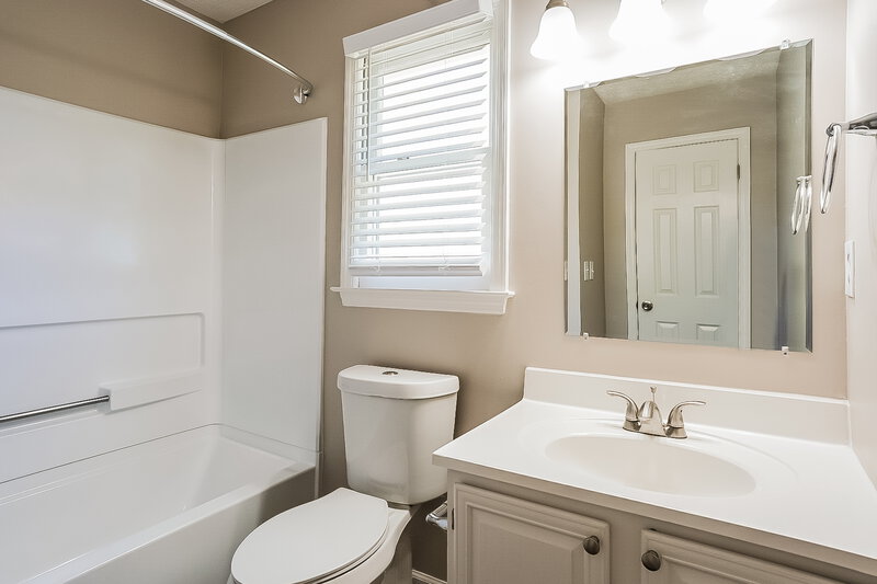 2,455/Mo, 301 Sandhurst Way SW Marietta, GA 30060 Bathroom View