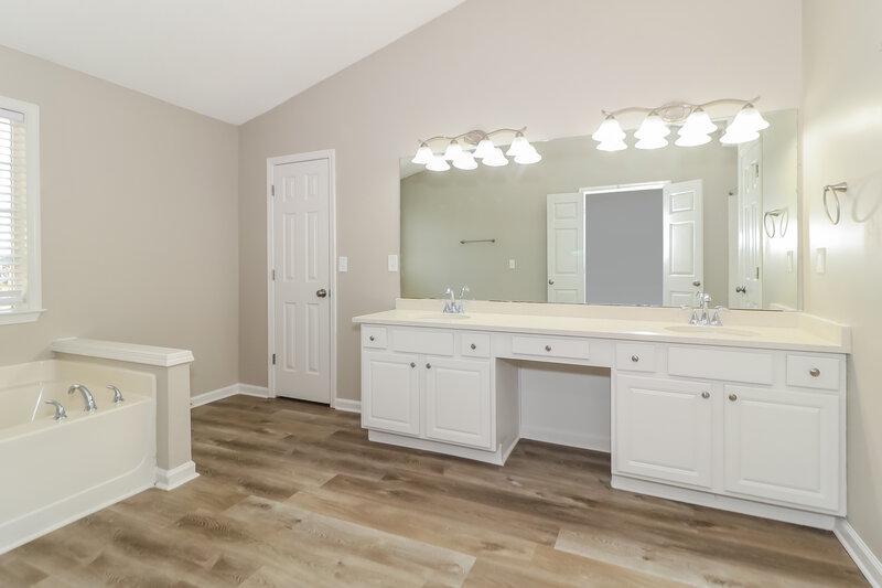 2,520/Mo, 2668 Davenham Ln Duluth, GA 30096 Main Bathroom View