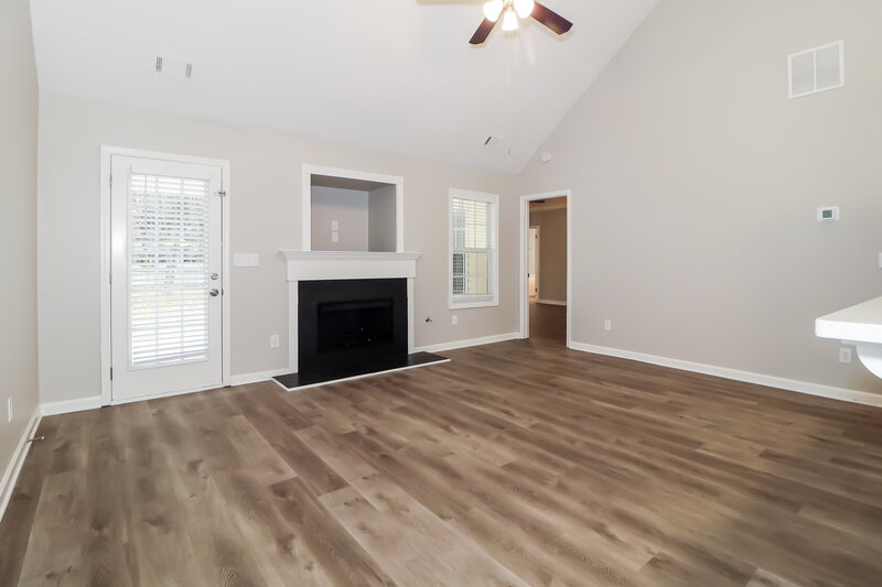 2,010/Mo, 358 Shadowbrooke Cir Loganville, GA 30052 Living Room View 2