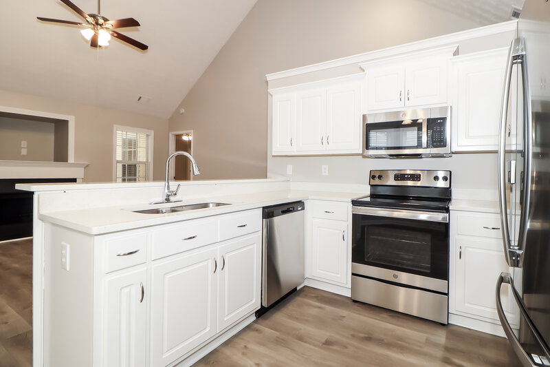 2,010/Mo, 358 Shadowbrooke Cir Loganville, GA 30052 Kitchen View