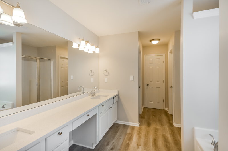 2,370/Mo, 613 Windham Way McDonough, GA 30253 Main Bathroom View