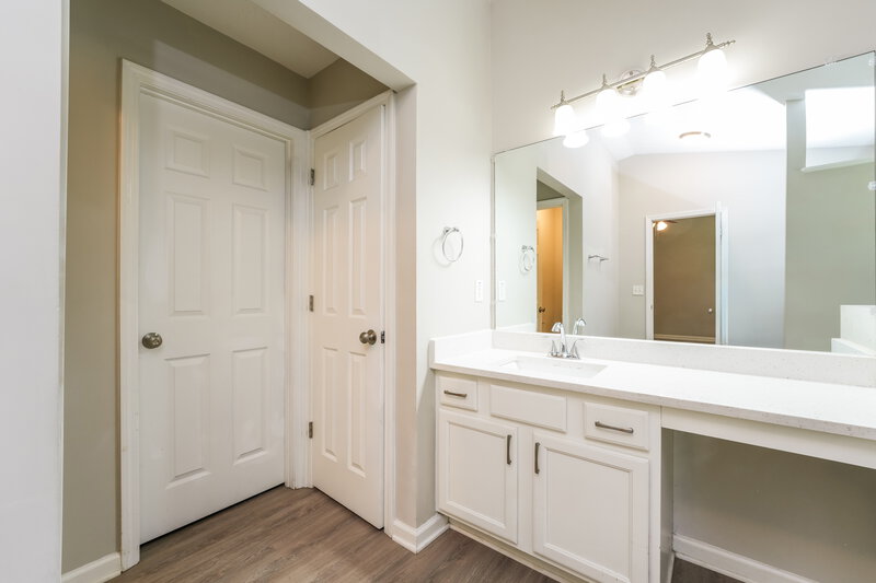 2,315/Mo, 205 Cool Weather Dr Lawrenceville, GA 30045 Main Bathroom View