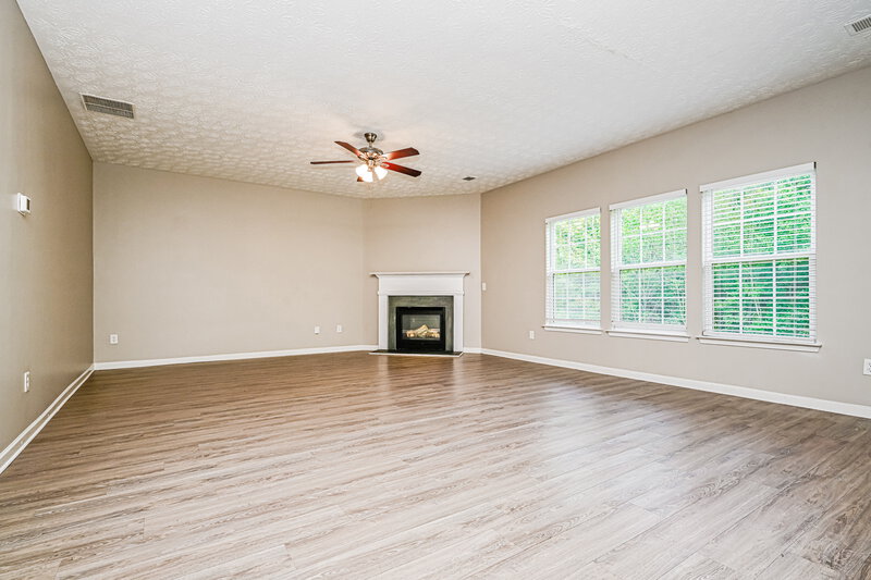 2,430/Mo, 80 Meadowbrook Ct Covington, GA 30016 Living Room View