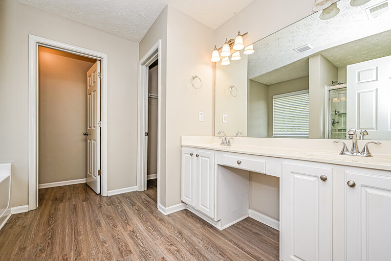 2,430/Mo, 80 Meadowbrook Ct Covington, GA 30016 Main Bathroom View