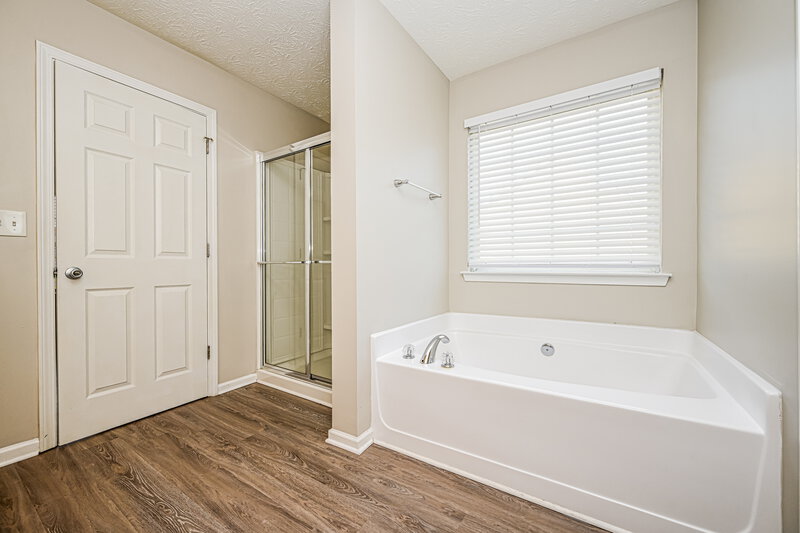 2,430/Mo, 80 Meadowbrook Ct Covington, GA 30016 Main Bathroom View 2