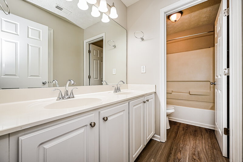2,430/Mo, 80 Meadowbrook Ct Covington, GA 30016 Bathroom View
