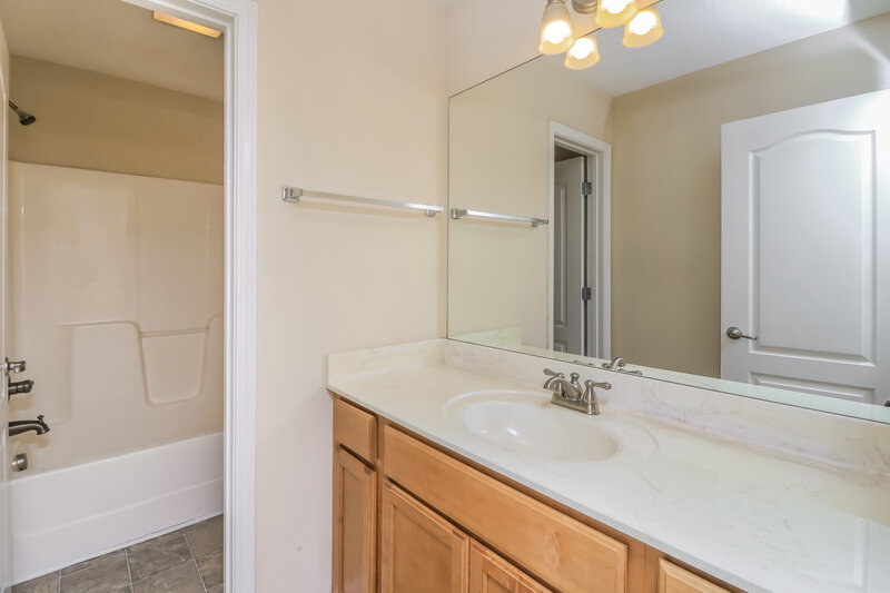 1,895/Mo, 14 Courtyard Ln Cartersville, GA 30120 Bathroom View 2