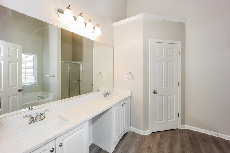 2,685/Mo, 8835 Lake Road Union City, GA 30291 Main Bathroom View