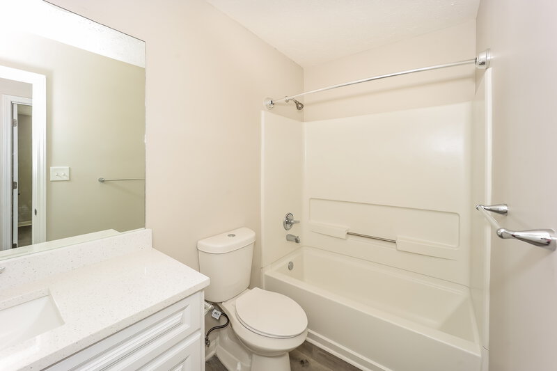 2,685/Mo, 8835 Lake Road Union City, GA 30291 Bathroom View