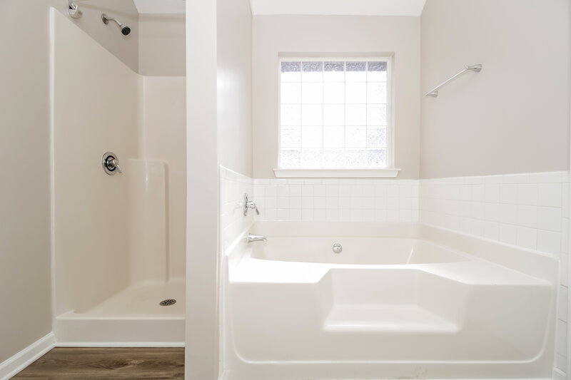 2,305/Mo, 4207 Arnolds Mill Opas Douglasville, GA 30135 Main Bathroom View 2