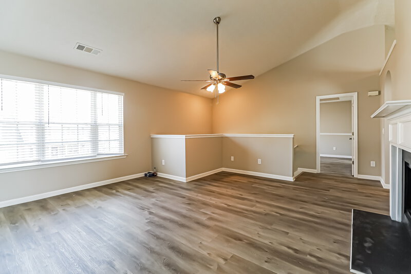 2,450/Mo, 1413 Buckingham Pl Stockbridge, GA 30281 Living Room View