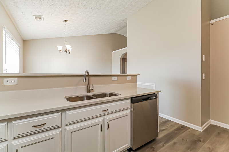 2,450/Mo, 1413 Buckingham Pl Stockbridge, GA 30281 Kitchen View 2